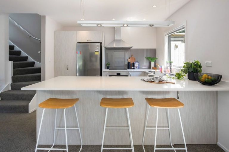 Photo of property in 8/61 Black Rock Road, Newlands, Wellington, 6037