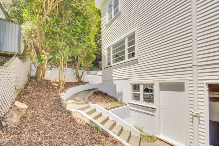 Photo of property in 42 Ashleigh Crescent, Miramar, Wellington, 6022