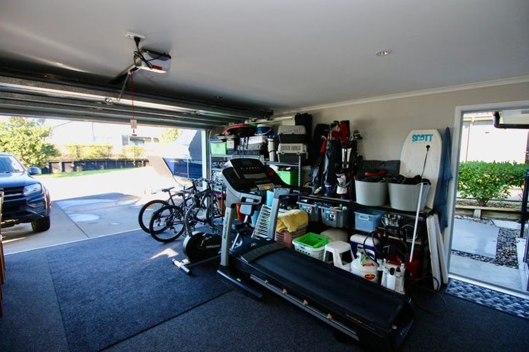 Photo of property in 2 Roseberry Place, Whitianga, 3510