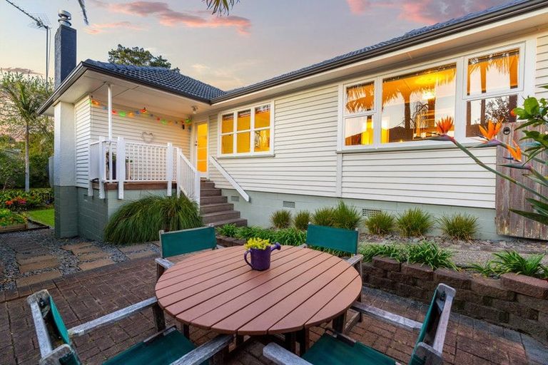 Photo of property in 12 Linwood Avenue, Forrest Hill, Auckland, 0620