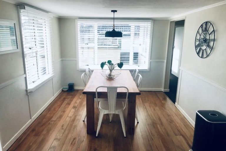 Photo of property in 136 Frankley Road, Frankleigh Park, New Plymouth, 4310