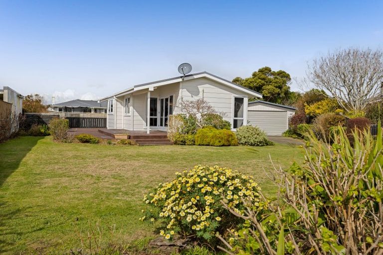 Photo of property in 8 Hughson Place, Opunake, 4616
