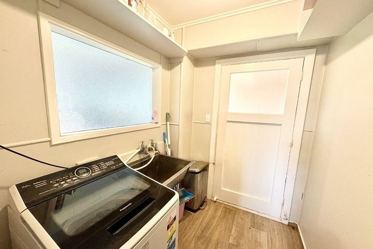 Photo of property in 2a-2b Devon Place, Cannons Creek, Porirua, 5024