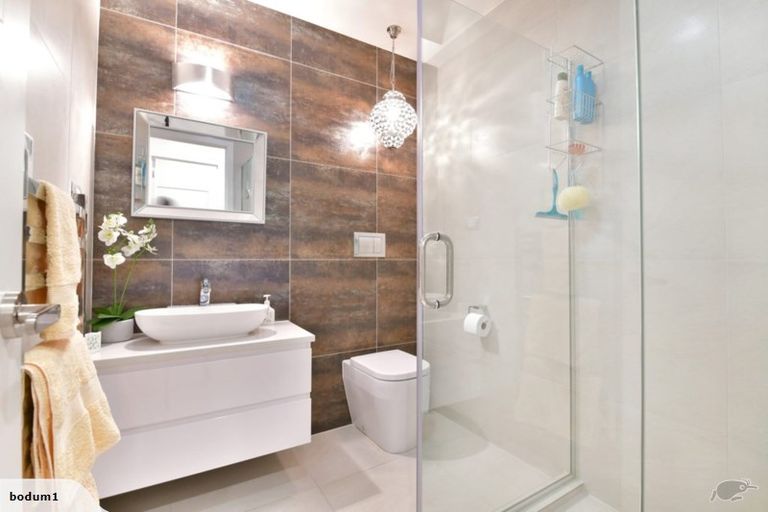 Photo of property in 110 Vipond Road, Stanmore Bay, Whangaparaoa, 0932