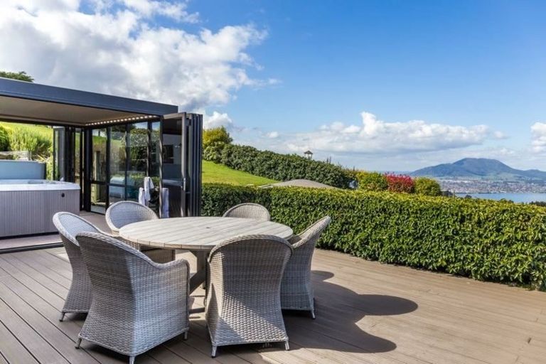 Photo of property in 42 Edge Hill, Acacia Bay, Taupo, 3385
