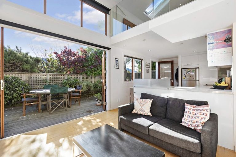 Photo of property in 13a Porritt Avenue, Mount Victoria, Wellington, 6011