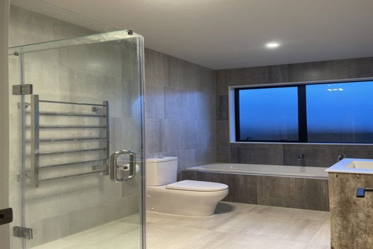 Photo of property in 21 Reserva Crescent, Kumeu, 0810