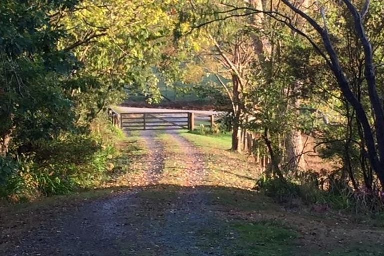 Photo of property in 1232 Bull Road, Paparoa, 0571