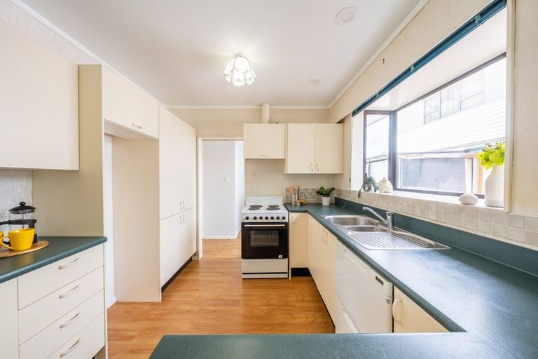 Photo of property in 6 Denver Grove, Totara Park, Upper Hutt, 5018