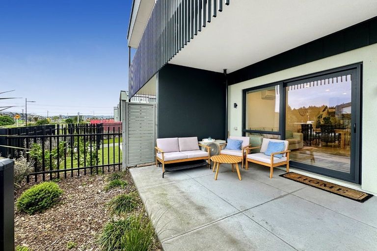 Photo of property in 14 Juniper Drive, Rosehill, Papakura, 2113