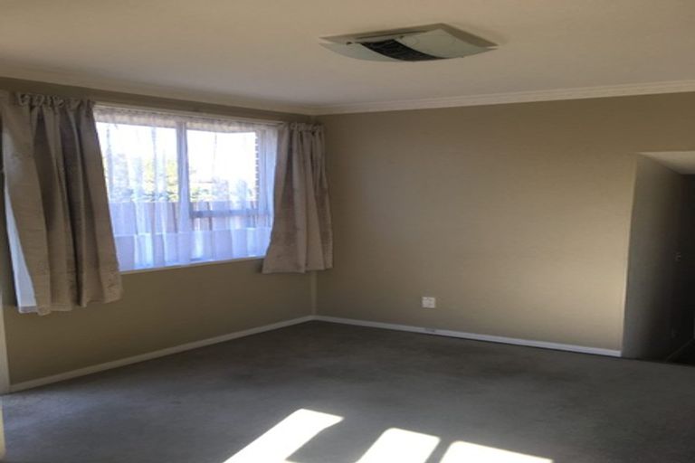 Photo of property in 2/404 Main North Road, Redwood, Christchurch, 8051