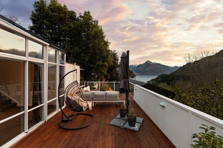 Photo of property in 12 Mackinnon Terrace, Sunshine Bay, Queenstown, 9300