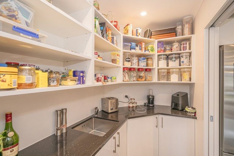 Photo of property in 18 Roseberry Place, Whitianga, 3510