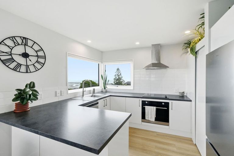 Photo of property in 5b Madeley Road, Mount Pleasant, Christchurch, 8081