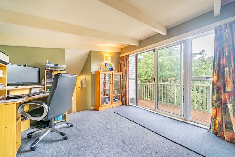 Photo of property in 84 Pinehaven Road, Pinehaven, Upper Hutt, 5019