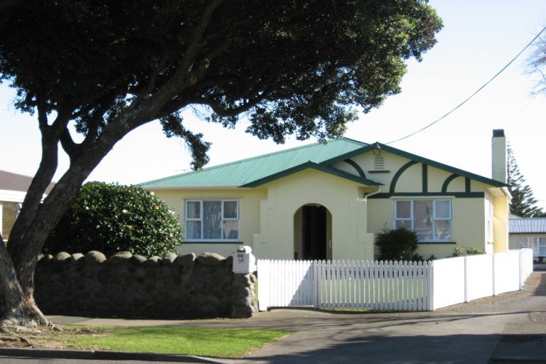 Photo of property in 38 Richmond Street, Fitzroy, New Plymouth, 4312