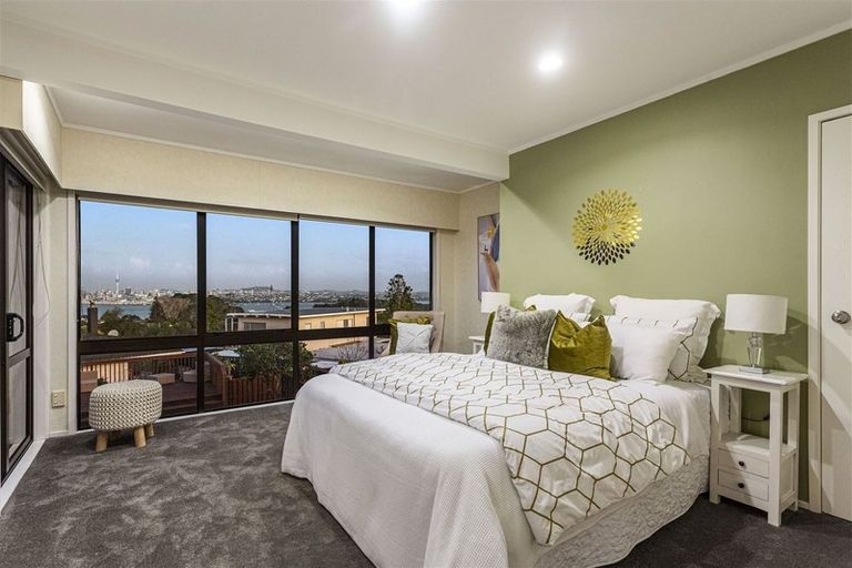 Photo of property in 35 Chatswood Grove, Chatswood, Auckland, 0626