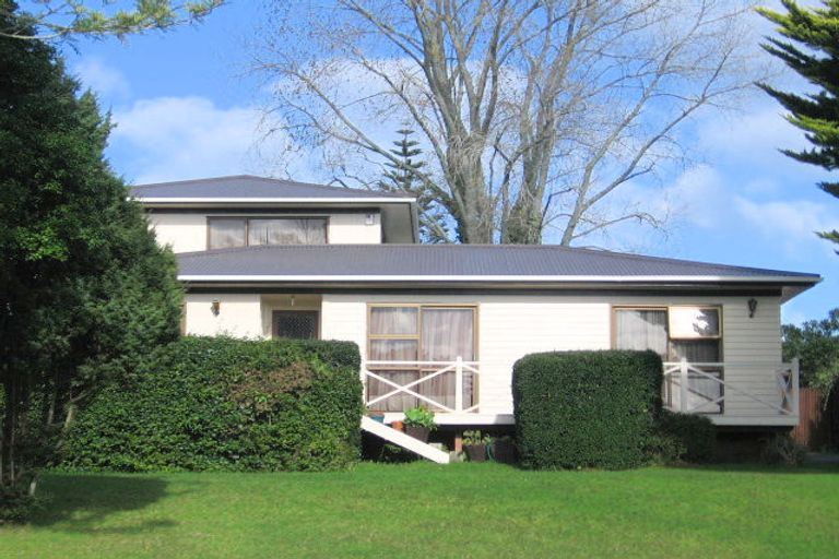 Photo of property in 6 Lendic Avenue, Henderson, Auckland, 0612