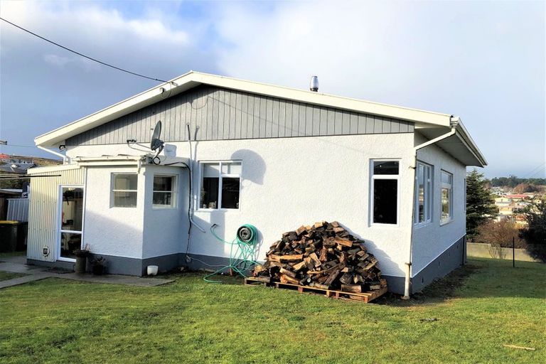 Photo of property in 1 Mcneil Street, Balclutha, 9230