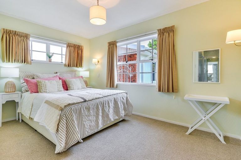 Photo of property in 11 Sandalwood Drive, Dinsdale, Hamilton, 3204