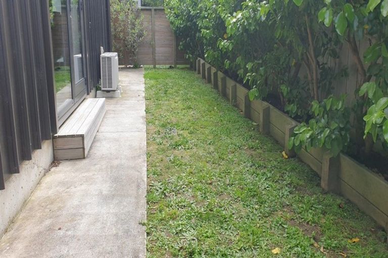 Photo of property in 1/74 Derwent Street, Island Bay, Wellington, 6023