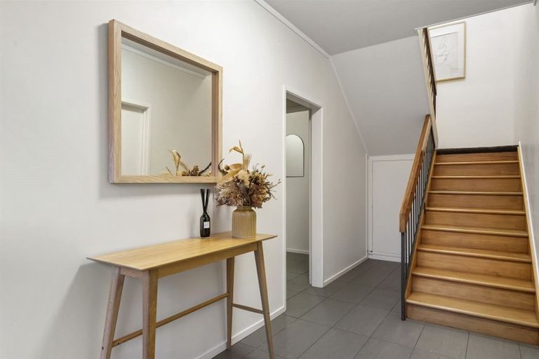 Photo of property in 1/22 Tui Glen Road, Birkenhead, Auckland, 0626