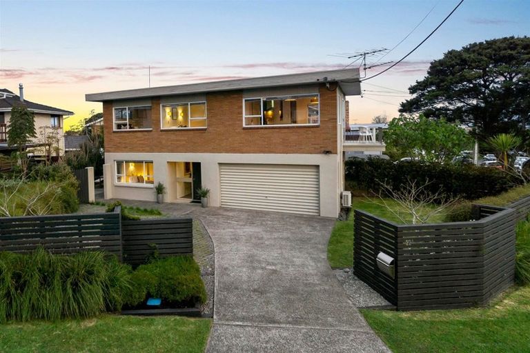 Photo of property in 1/22 Tui Glen Road, Birkenhead, Auckland, 0626