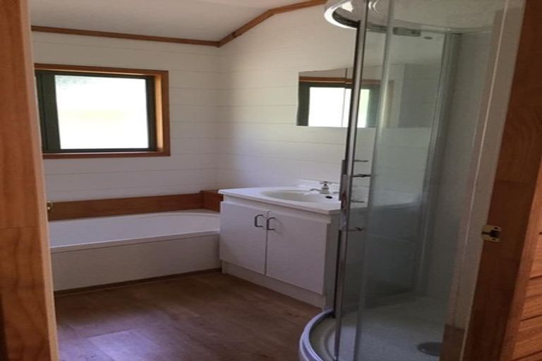 Photo of property in 60a Kaurilands Road, Titirangi, Auckland, 0604