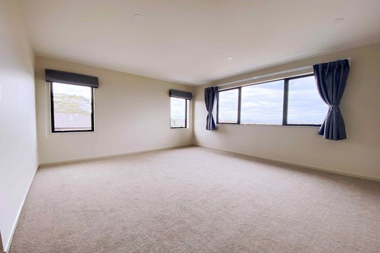 Photo of property in 38 Namsan Close, Fairview Heights, Auckland, 0632