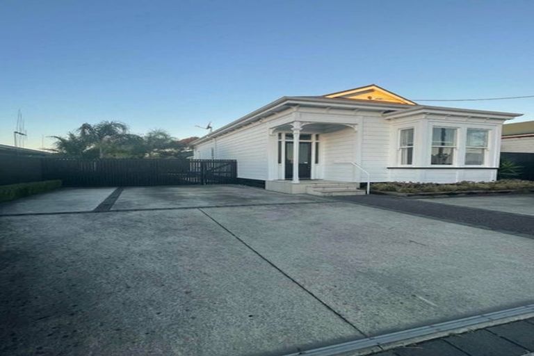Photo of property in 239 Ruahine Street, Roslyn, Palmerston North, 4414