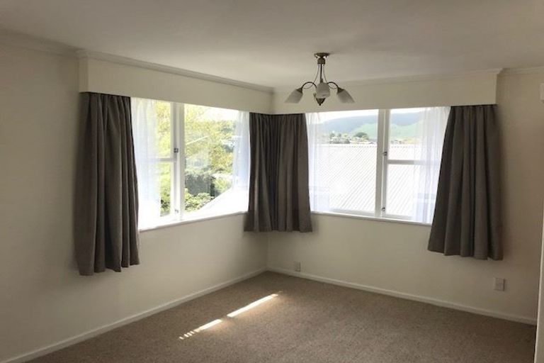 Photo of property in 17 Sunrise Boulevard, Tawa, Wellington, 5028