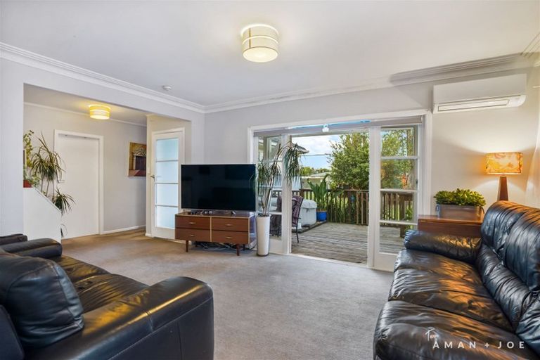 Photo of property in 9 Enderby Drive, Te Atatu Peninsula, Auckland, 0610