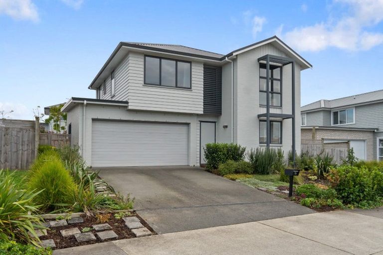 Photo of property in 16 Onekura Street, Red Beach, 0932