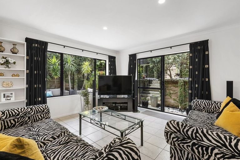 Photo of property in 31 Seaton Road, Murrays Bay, Auckland, 0630