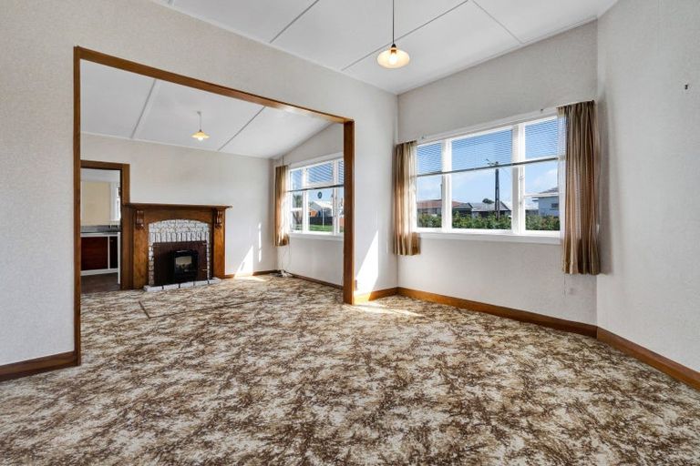 Photo of property in 35 Cracroft Street, Waitara, 4320