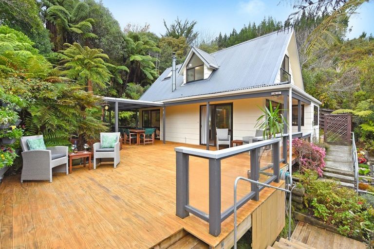 Photo of property in 97 Blue Mountains Road, Pinehaven, Upper Hutt, 5371