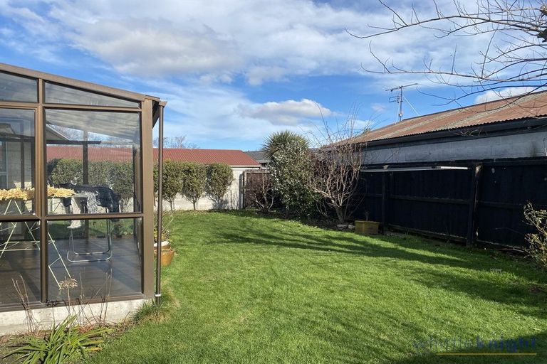 Photo of property in 2/19 Salford Avenue, Redwood, Christchurch, 8051