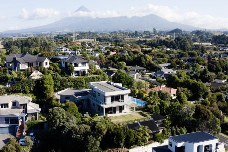 Photo of property in 33 Veale Road, Frankleigh Park, New Plymouth, 4371