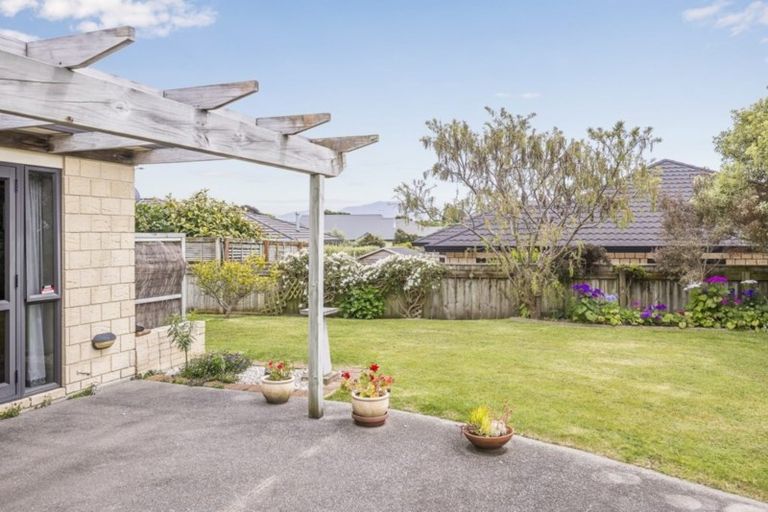 Photo of property in 8 Monarch Place, Paraparaumu Beach, Paraparaumu, 5032