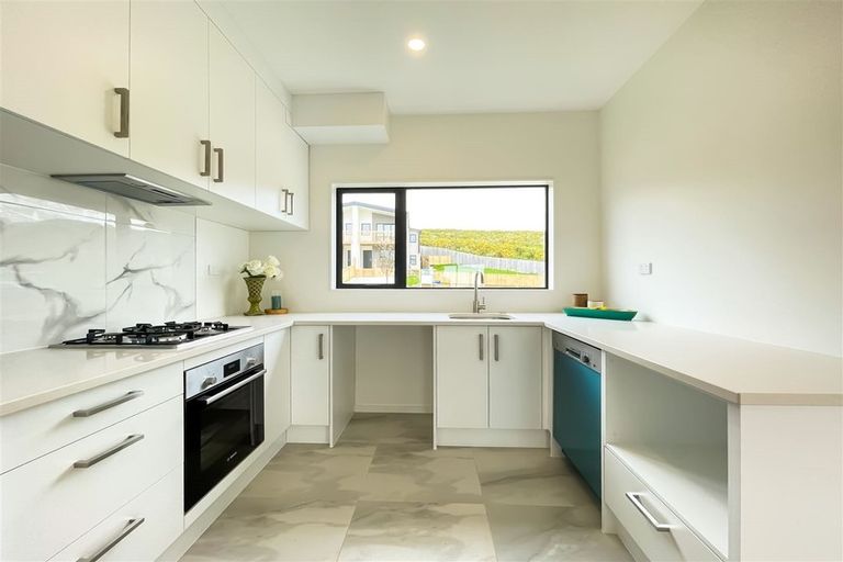 Photo of property in 25b Crestview Rise, Papakura, 2110