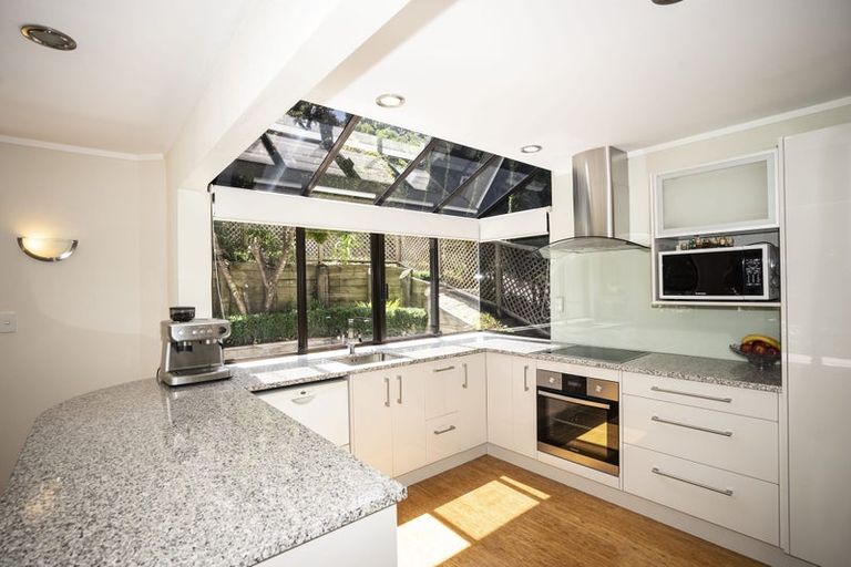 Photo of property in 17 Homewood Place, Chatswood, Auckland, 0626