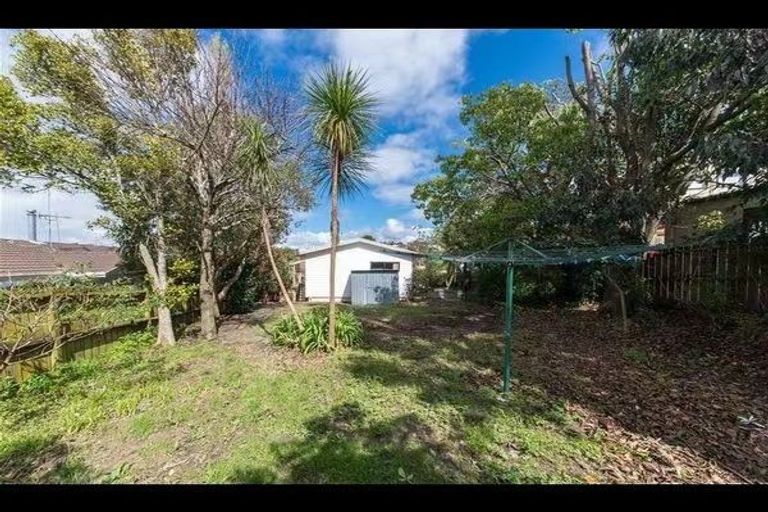 Photo of property in 9 Thalia Place, Totara Vale, Auckland, 0629