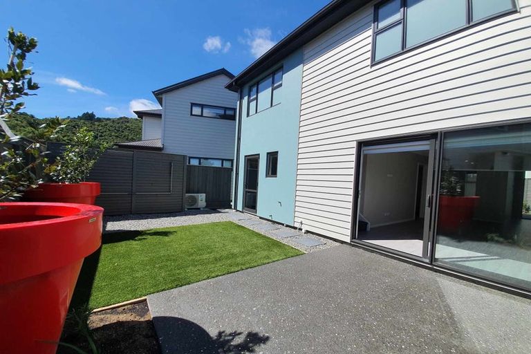 Photo of property in 6a Te Whiti Grove, Waterloo, Lower Hutt, 5011