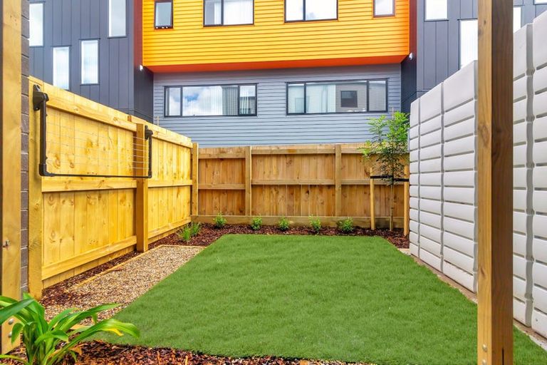 Photo of property in 7/3234 Great North Road, New Lynn, Auckland, 0600