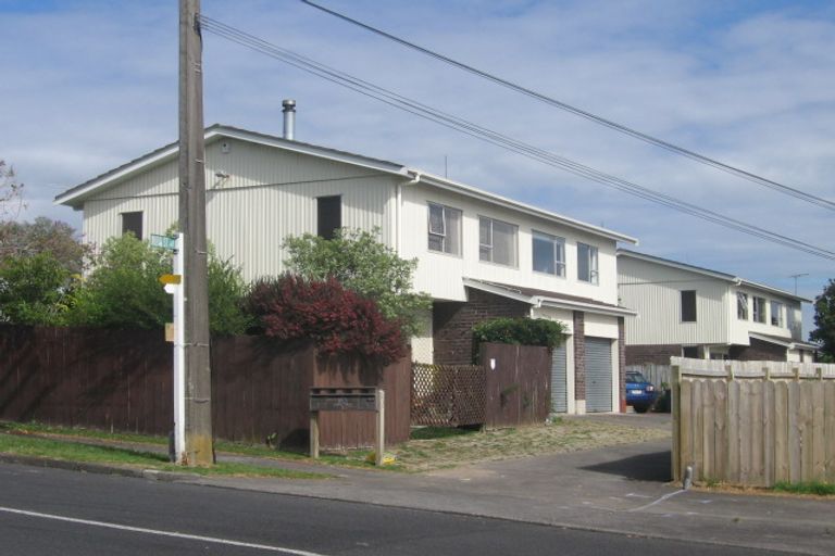 Photo of property in 2/90 Lynwood Road, New Lynn, Auckland, 0600