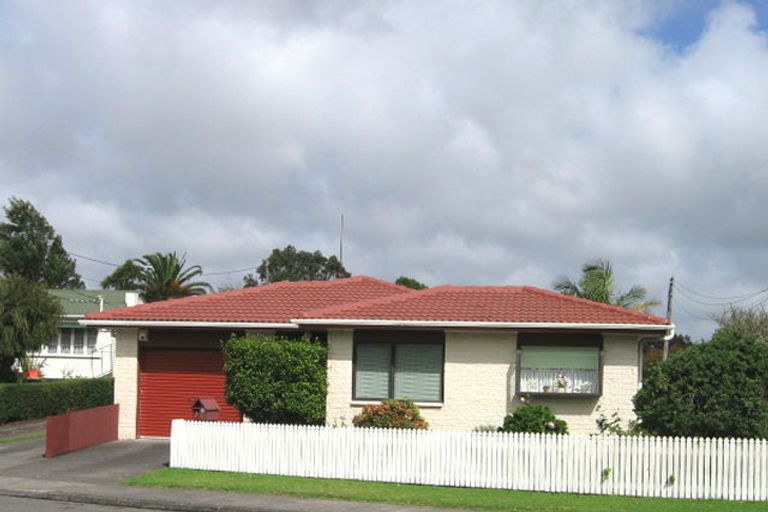 Photo of property in 1/31a Colwill Road, Massey, Auckland, 0614