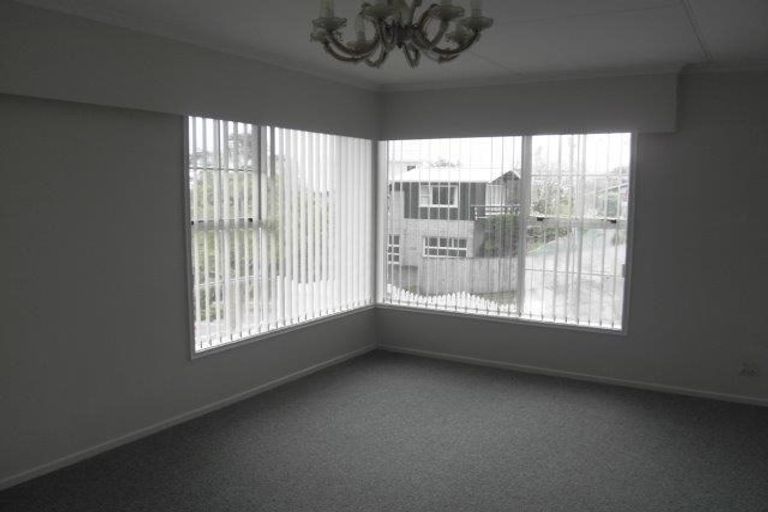 Photo of property in 15 Cumberland Street, Merrilands, New Plymouth, 4312