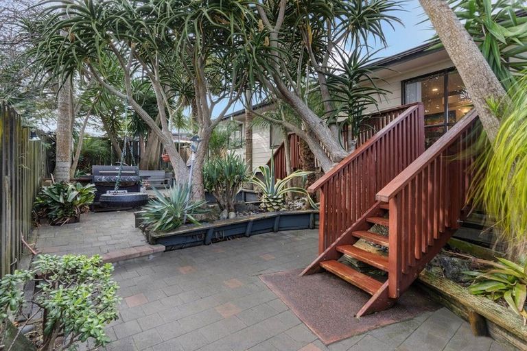 Photo of property in 165 Bradbury Road, Botany Downs, Auckland, 2010