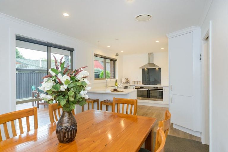 Photo of property in 102 Waterloo Crescent, Hokowhitu, Palmerston North, 4410