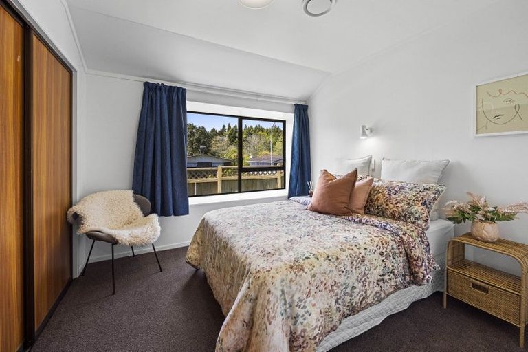 Photo of property in 1 Fairview Place, Westown, New Plymouth, 4310